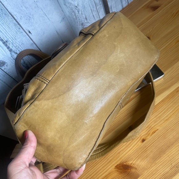 Lockheart Boho Tan Leather Button Bag - Picture 8 of 16